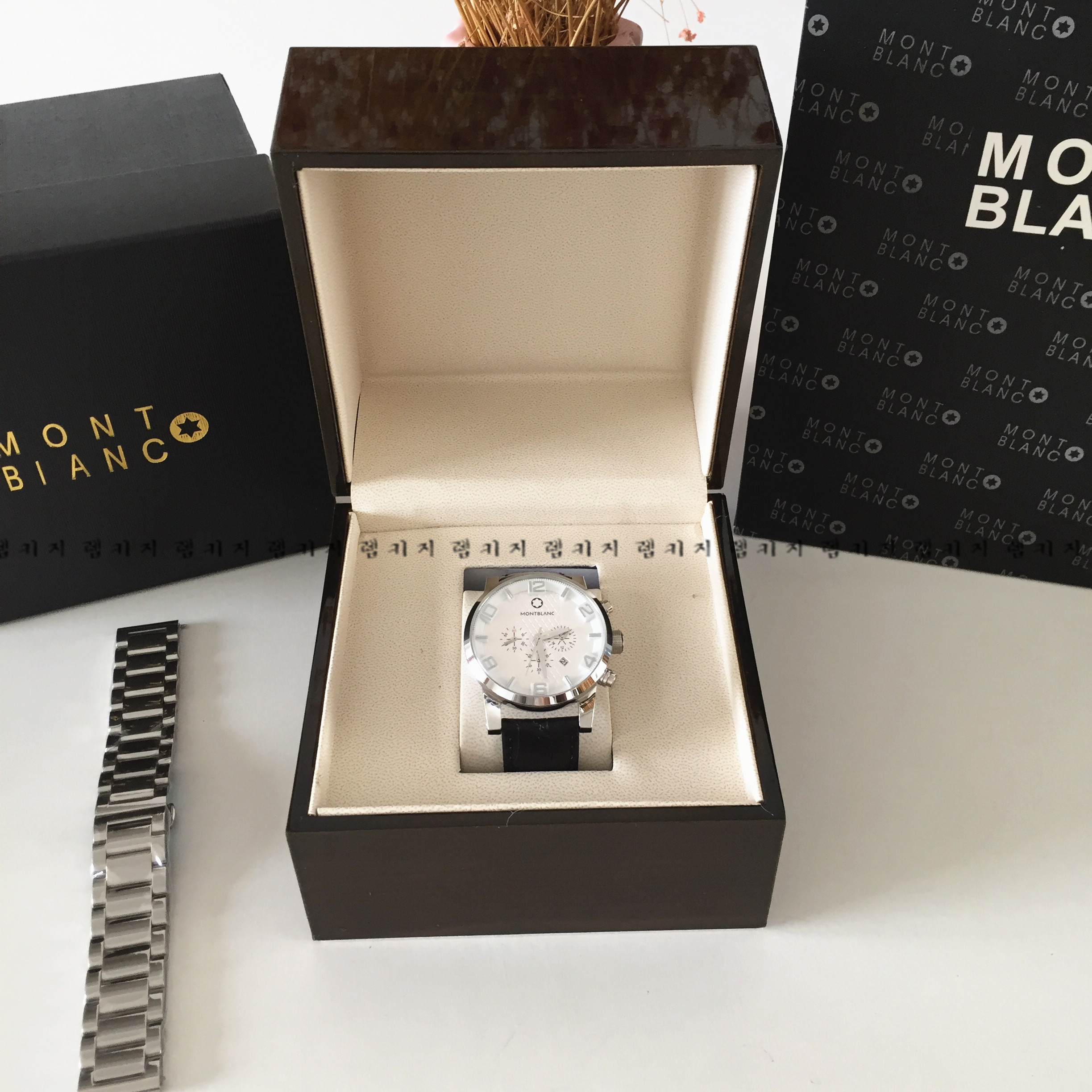 몽블랑 타임워커 화이트다이얼 가죽시계